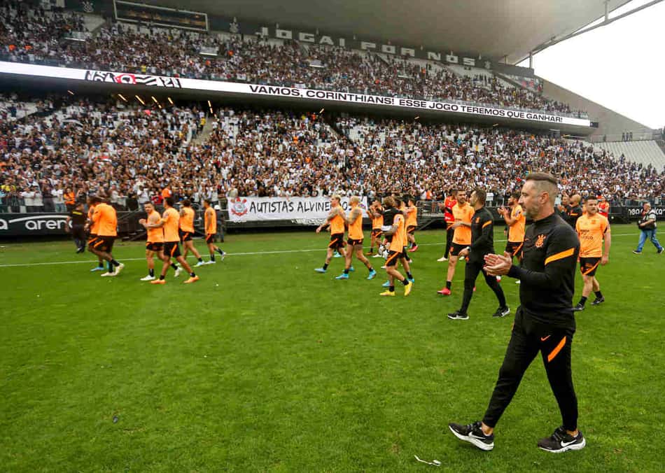 VP durante treino aberto do Corinthiasn na Neo Química Arena