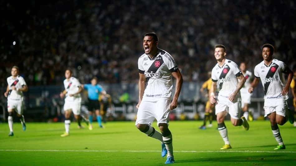 Lateral do Vasco confirma que não vai mais jogar pelo clube