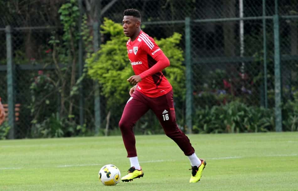 Vasco negocia contratação de zagueiro do São Paulo