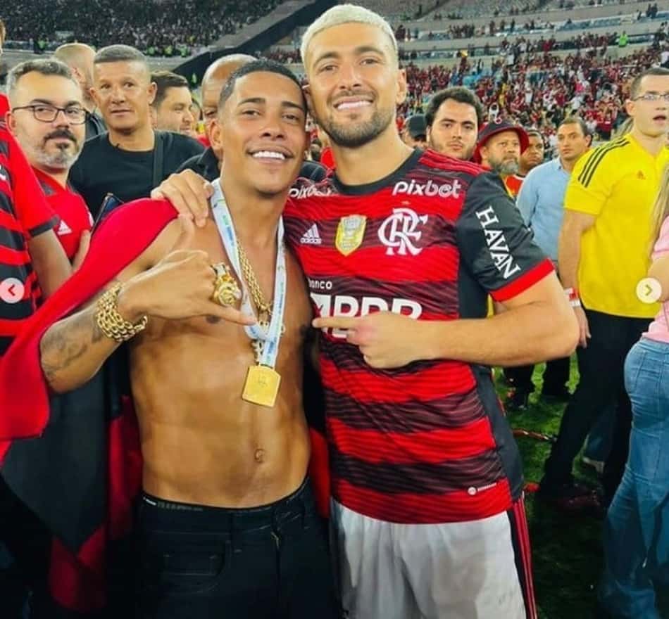 Torcedor do Flamengo, MC Poze ganha aposta de 100 mil de artistas corintianos após título