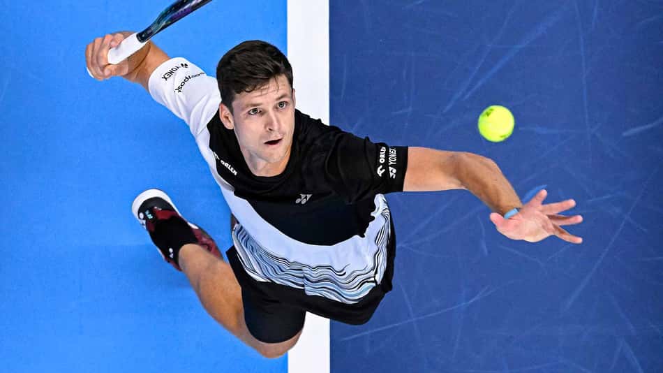 Thiem sofre, mas supera Cerundolo e encara Hurkacz por vaga na semi na Bélgica
