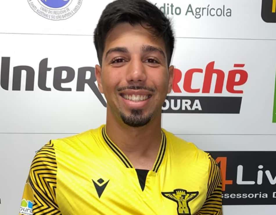 Vinícius Brito comemora acerto com Moura AC e retorno ao futebol português