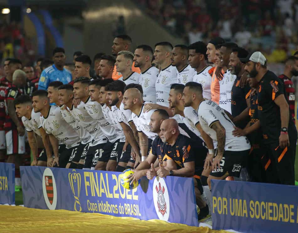 Corinthians supera metas e arrecada quase o dobro do previsto em premiações