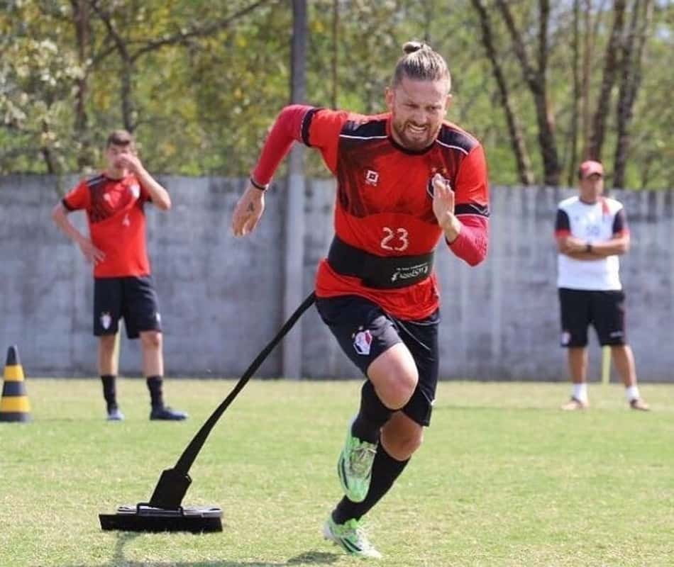 Ex-atacante do Joinville morre aos 30 anos e clubes prestam homenagens