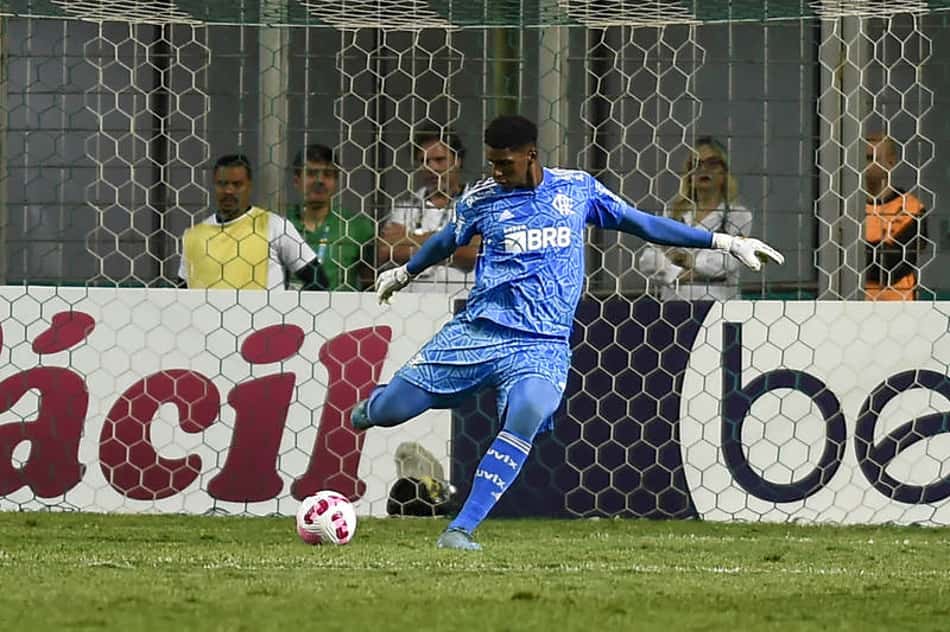 Após triunfo em Minas, Hugo Souza celebra nova chance no Flamengo: 'Em busca do nosso sonho'