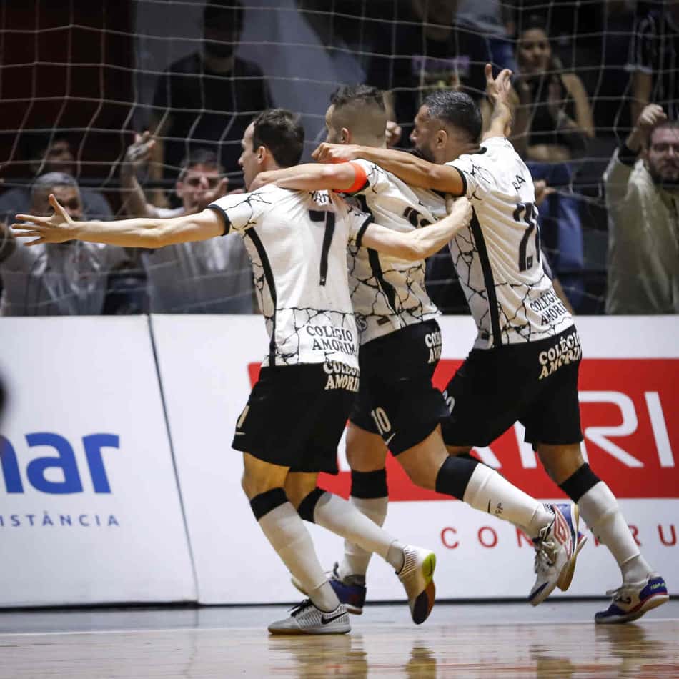 Corinthians goleia Atlântico e abre vantagem na final da Liga Futsal