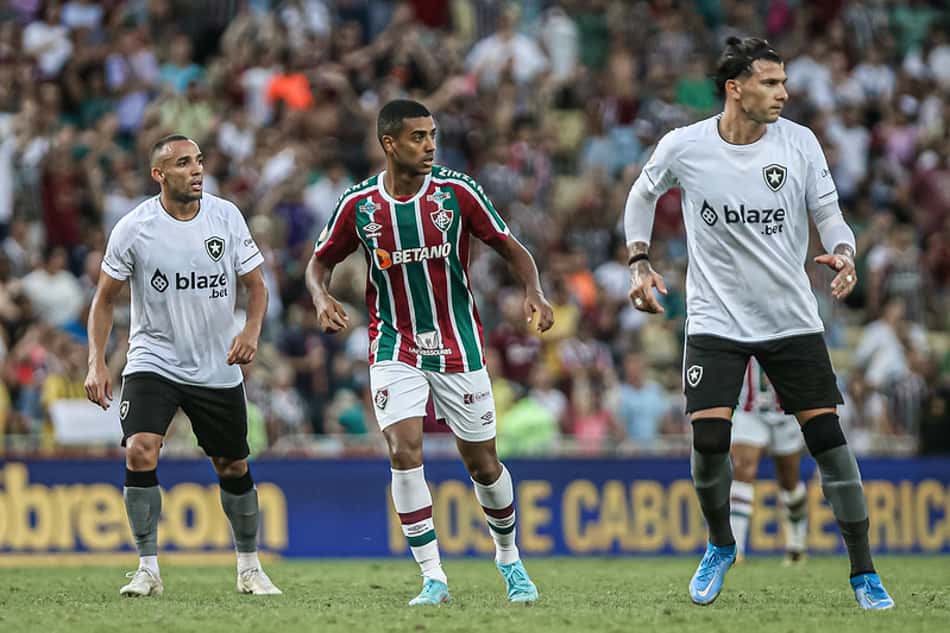 Alan reestreia pelo Fluminense e vira opção para reta final da temporada