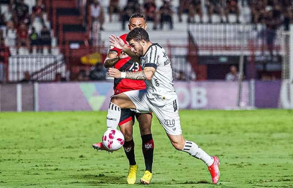 No Antônio Accioly, Atlético-GO vence o Ceará e esquenta briga contra o Z4 do Brasileirão