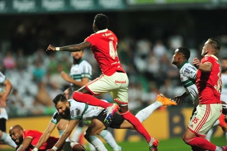 Brasileirão: Internacional empata com o Coritiba e Palmeiras pode ser campeão já na próxima rodada