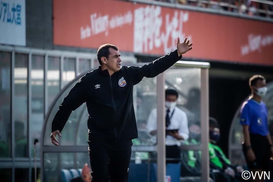 Santos avalia Fábio Carille e Roger Machado para substituir Odair Hellmann