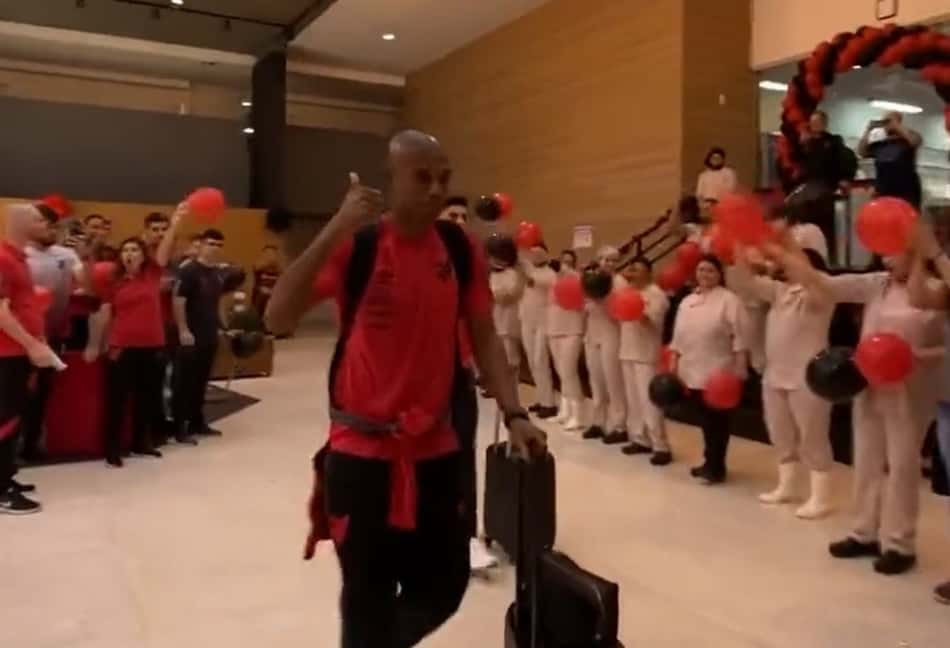 Funcionários no CT do Caju fizeram corredor por último incentivo ao Athletico-PR