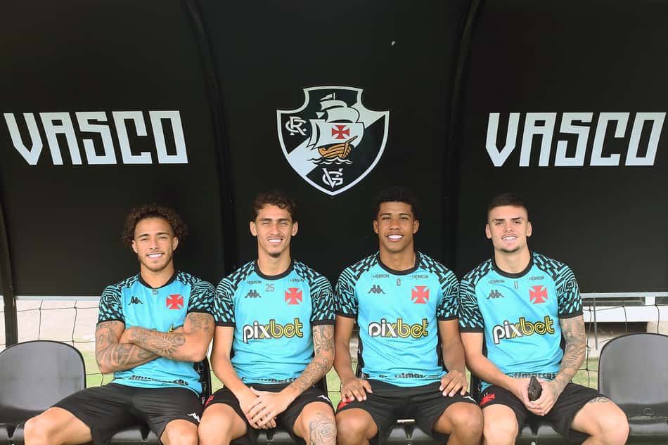 Crias do Vasco destacam campanha na Série B e revelam ansiedade pelo acesso