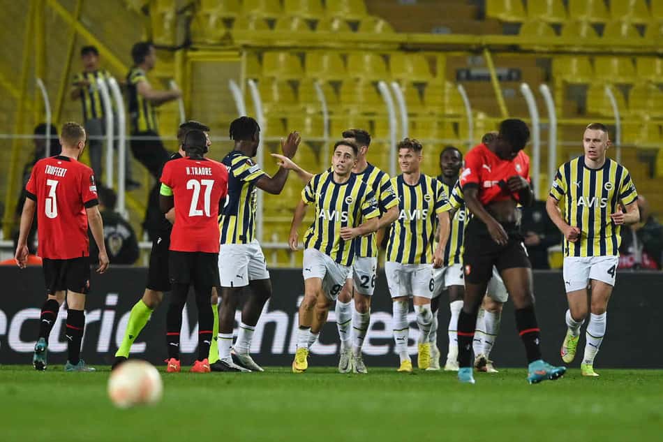 Fenerbahçe busca reação heroica e arranca empate contra o Rennes na Liga Europa
