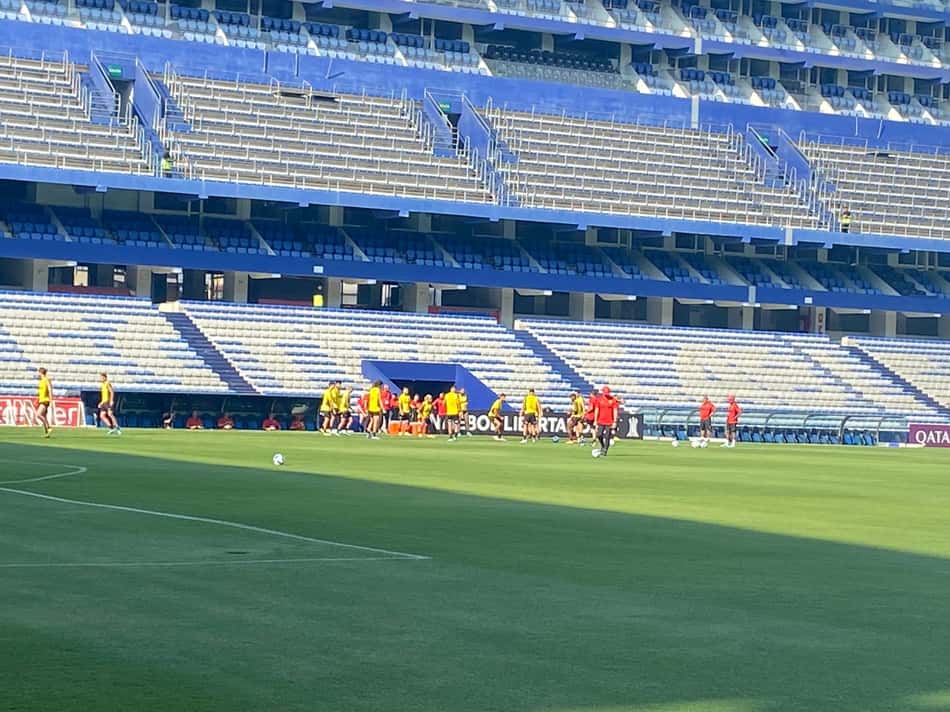 Com Vidal em campo, Flamengo faz primeiro treino em Guayaquil