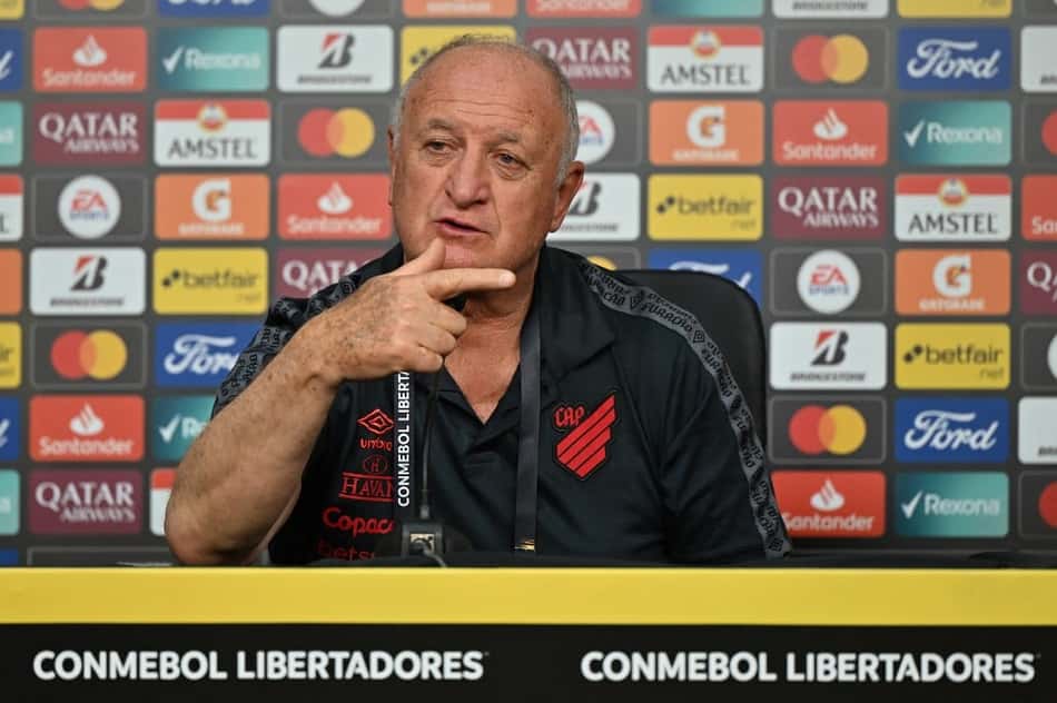 Felipão cogita 'adiar' aposentadoria em caso de título do Athletico na Libertadores