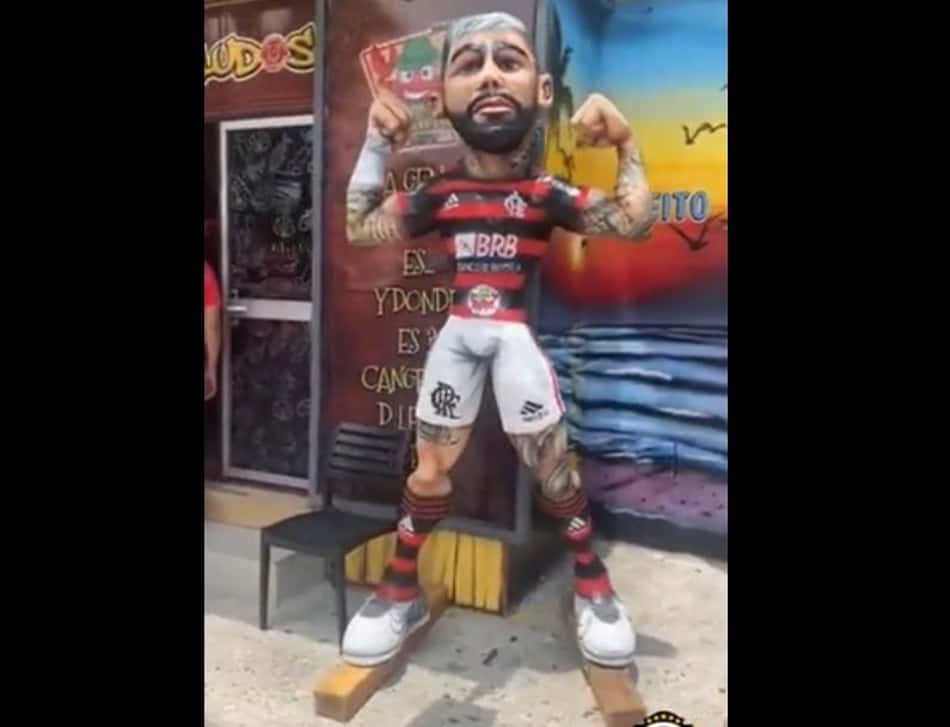 VÍDEO: Bar com bonecos gigantescos de Gabigol, do Flamengo, é atração no Equador