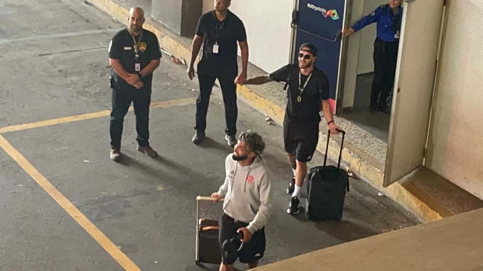 Flamengo desembarca no Rio após título da Libertadores
