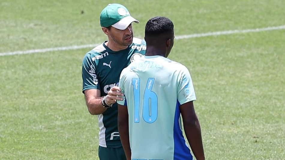 Com papo entre Abel e Endrick, Palmeiras treina para enfrentar o Fortaleza; veja provável time