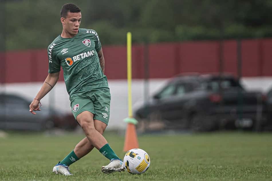 Sem Calegari, Fluminense embarca para a partida contra o Ceará