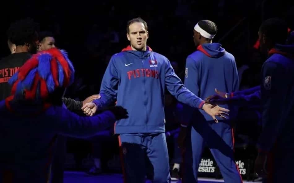 Bojan Bogdanovic acerta extensão com Pistons
