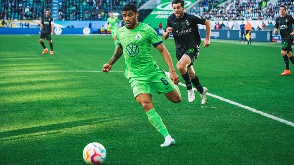 Lateral com mais assistências na Bundesliga, Paulo Otavio é eleito para a seleção da rodada