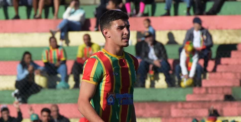 Destaque no Sul, Arthur Mello se transfere para o futebol português