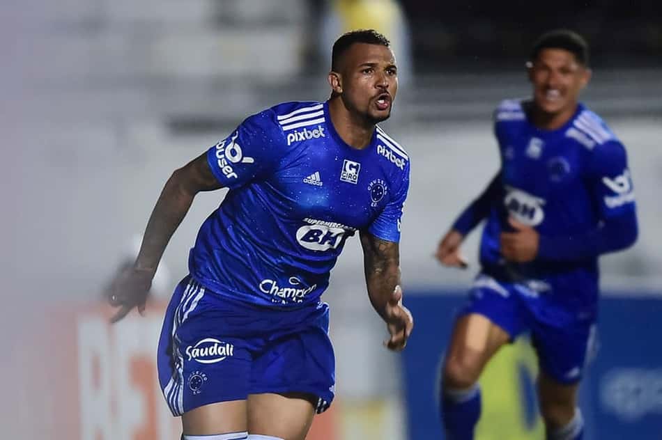 Cruzeiro: nas redes sociais, esposa de Zé Ivaldo indica volta de zagueiro ao Athletico-PR