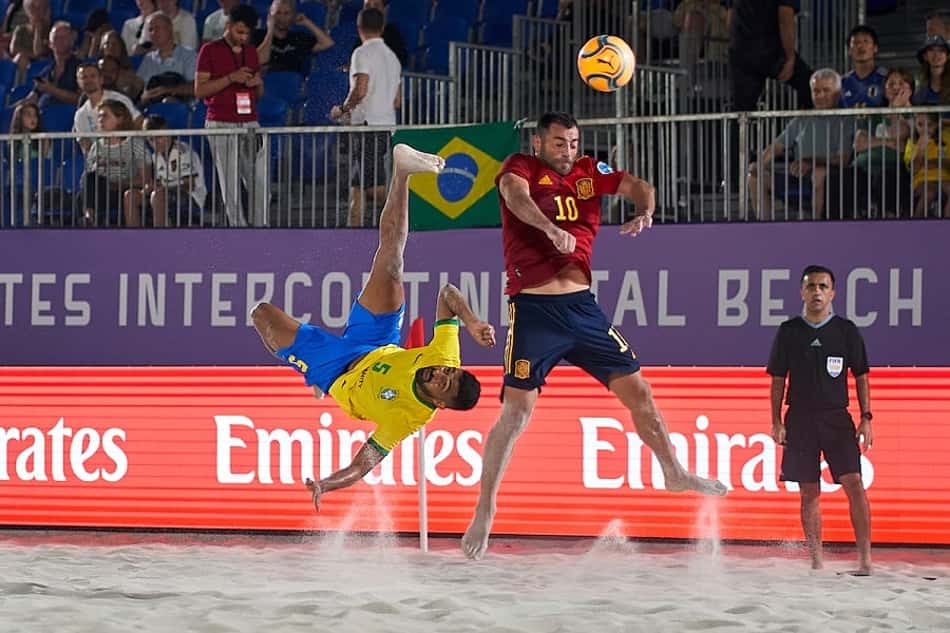 Brasil goleia a Espanha e vai à semifinal do Intercontinental de Futebol de Areia