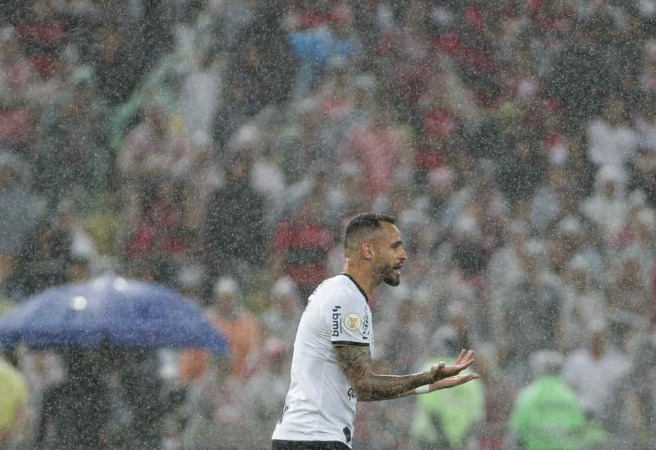 Renato Augusto admite queda do Corinthians após final, mas valoriza vaga direta na Libertadores