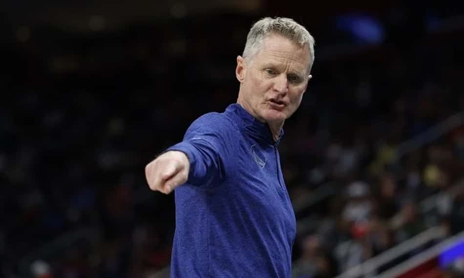 Para "salvar" temporada, Steve Kerr projeta mudar rotação do Warriors