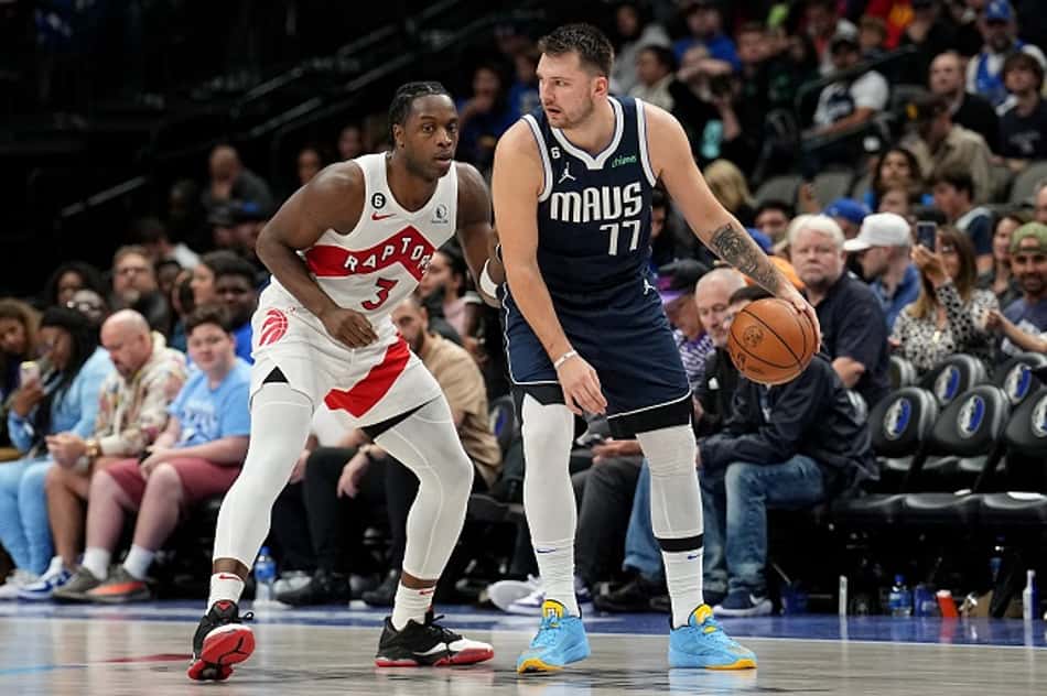 Luka Doncic faz história e Mavs vence Raptors