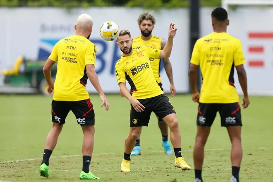 Flamengo embarca para Curitiba sem seis titulares; veja os relacionados
