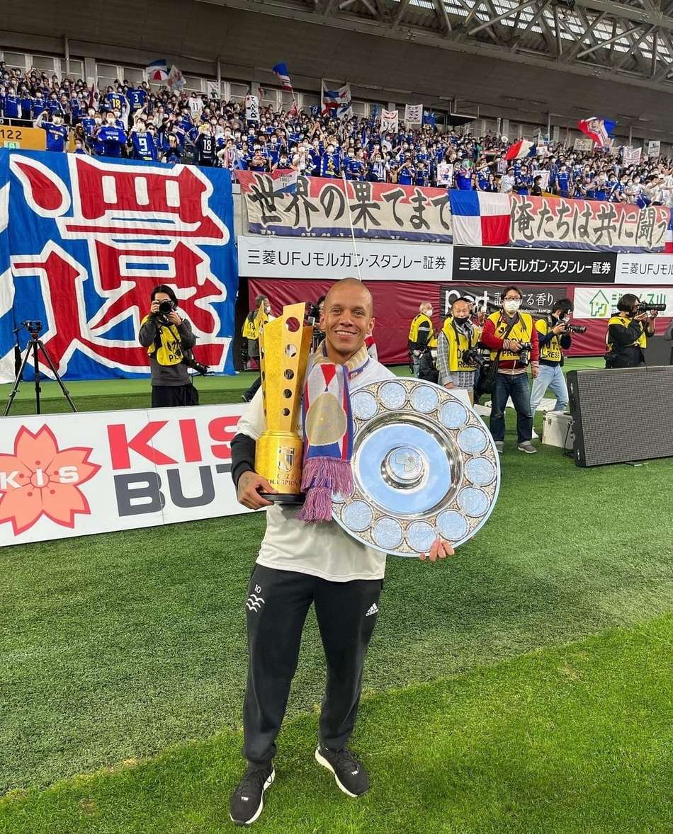 Com bicampeonato da J-League, Marcos Junior entra para a história do Yokohama Marinos