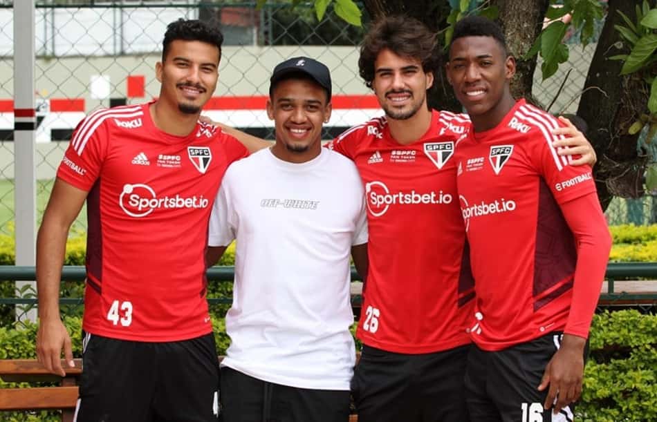 Com Brenner presente, São Paulo se reapresenta após derrota contra o Fluminense