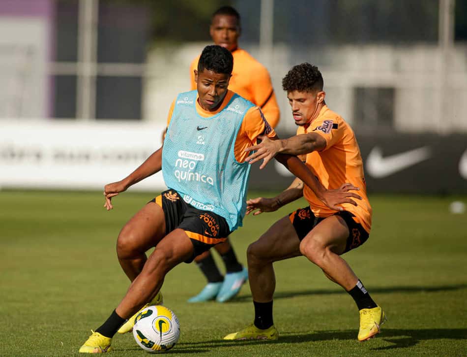 Com a cabeça no Coritiba, Corinthians se reapresenta após vitória sobre o Ceará