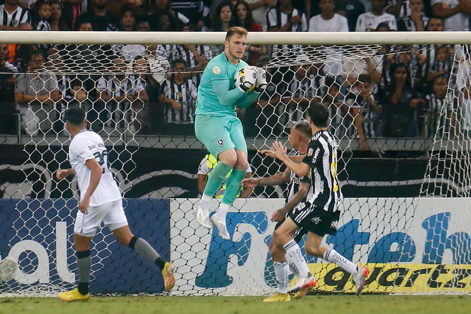 Com lesão de Gatito, Lucas Perri deve ganhar sequência em momento decisivo do Botafogo