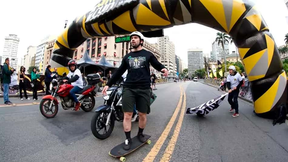 Centro histórico de São Paulo foi palco da maior corrida de skate da América Latina no domingo