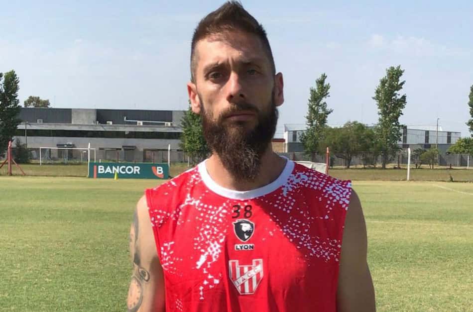 Jogador fugiu de hospital por duelo decisivo no futebol argentino
