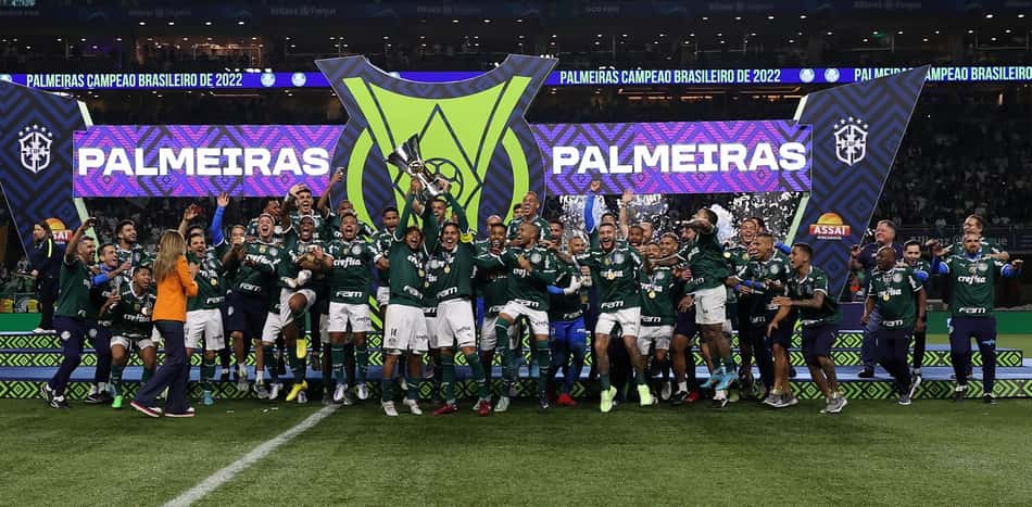 Na noite do hendeca, Palmeiras premia Dudu e outros seis jogadores