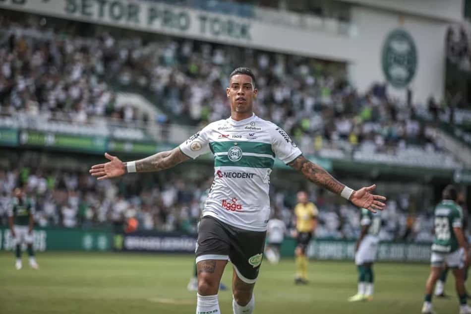 Cruzeiro tem interesse em Alef Manga, mas enfrenta concorrência