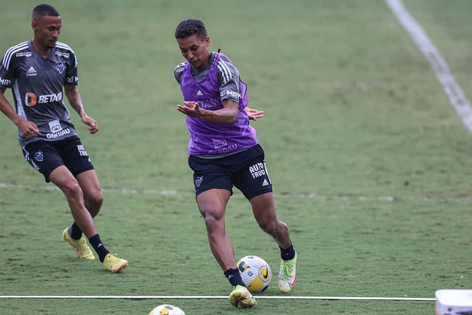 Liberado pelo DM, Pedrinho deve reforçar o Atlético-MG contra o Corinthians
