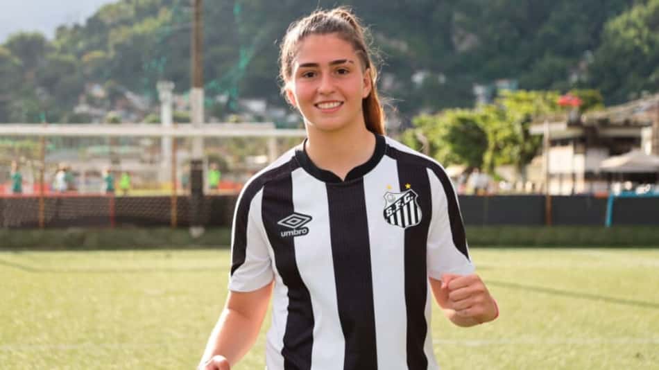 Com nacionalidade francesa e fã de Neymar, atleta brilha no Santos