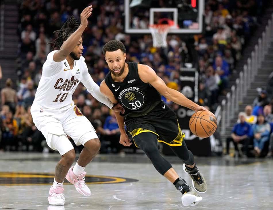 Stephen Curry brilha, faz 40 e Warriors vence Cavs
