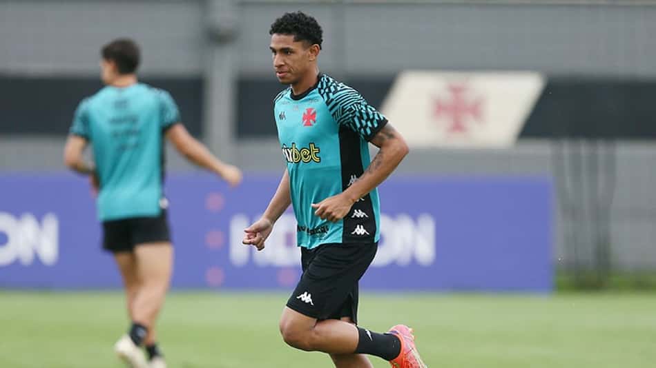Ao LANCE!, lateral do Vasco revela planos para próxima temporada