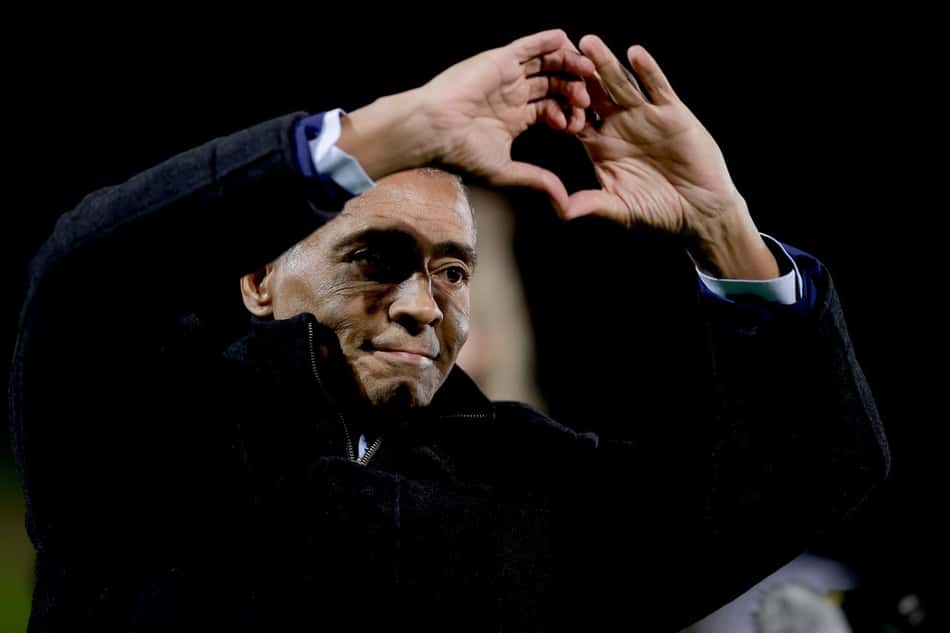 Romário é homenageado e coloca os pés na calçada da fama do PSV