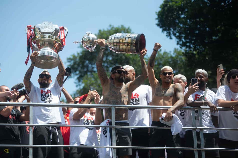 Torcedores do Flamengo hostilizam Tite em festa: 'Gabigol não precisa de você'