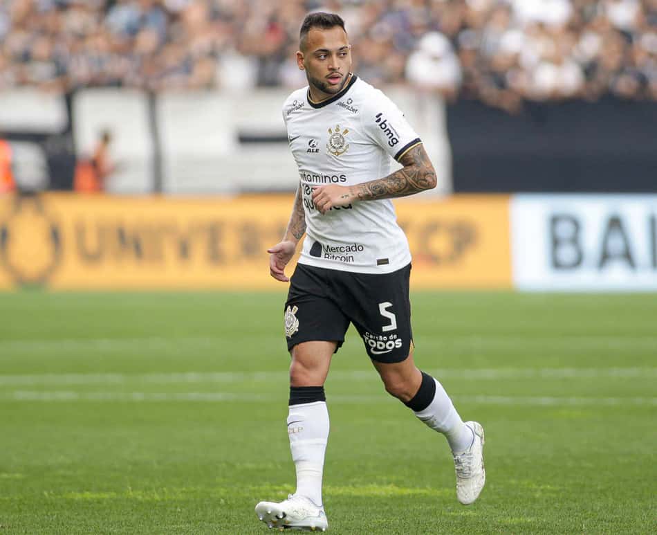 Em fim de contrato, Maycon deixa futuro no Corinthians em aberto