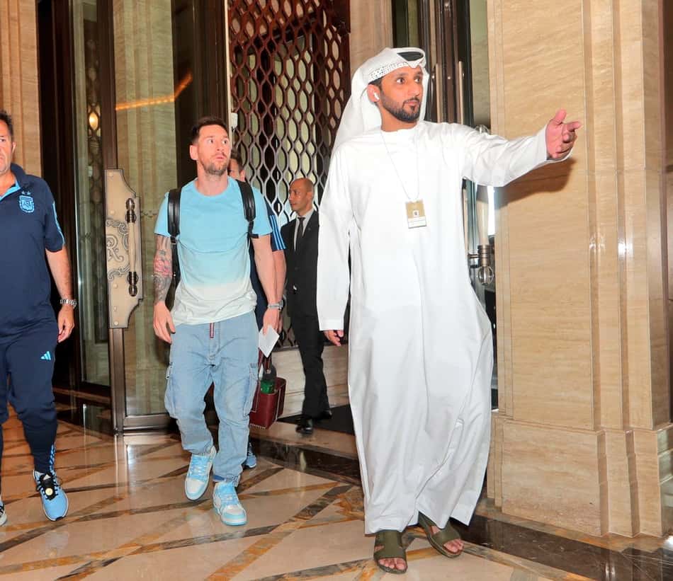Messi chega em Abu Dhabi e se prepara para amistoso da Argentina