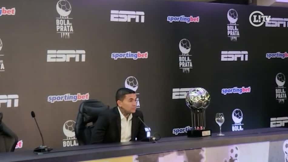 Dudu atinge marca pessoal pelo Palmeiras e comemora história no clube: 'Me preparo muito'