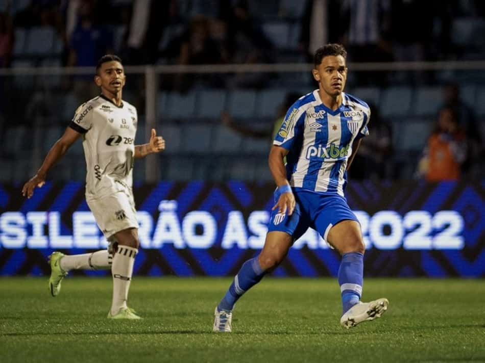 Gaspar comenta estreia no profissional do Avaí e projeta nova temporada: 'Já começou'